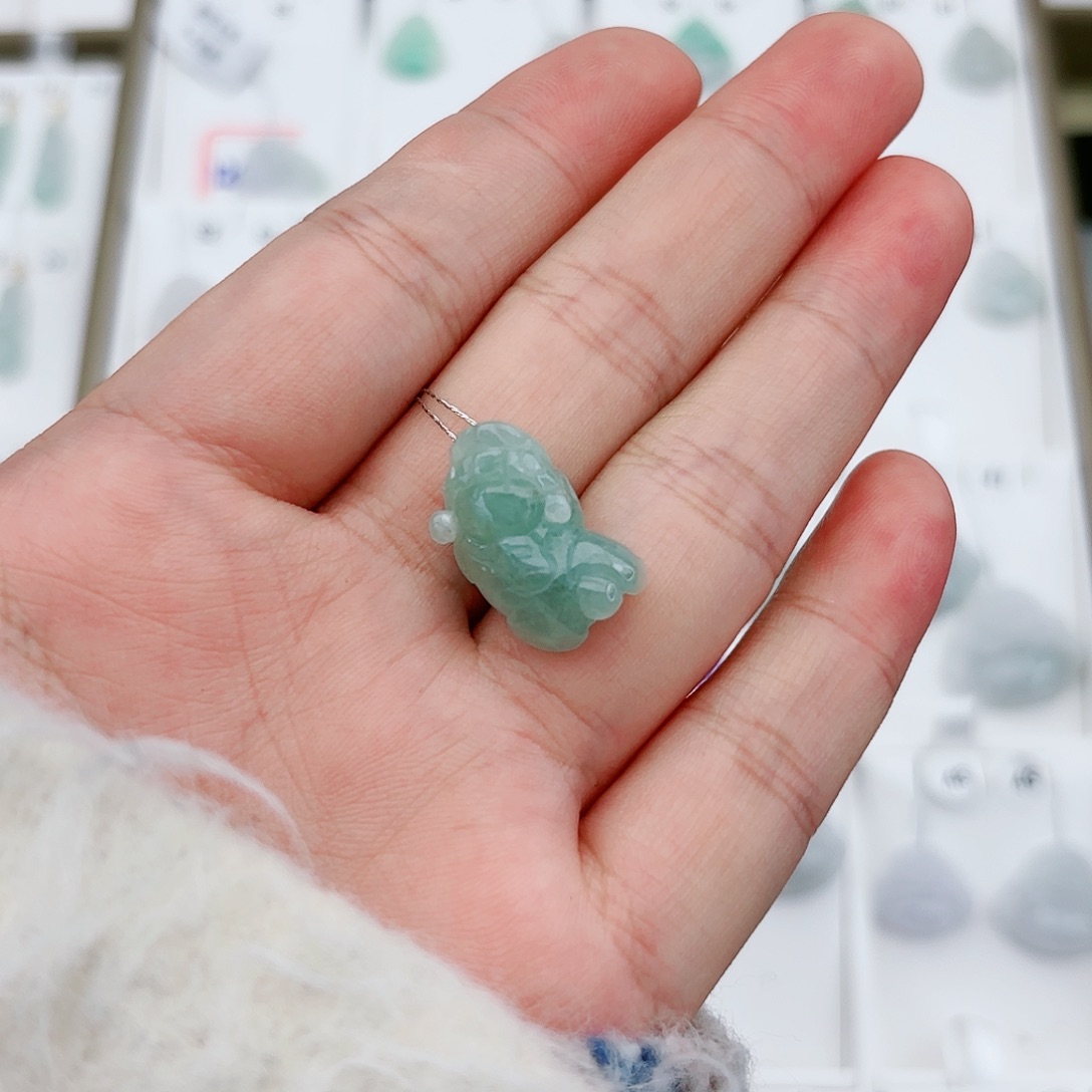 翡翠颈饰未镶嵌貔貅