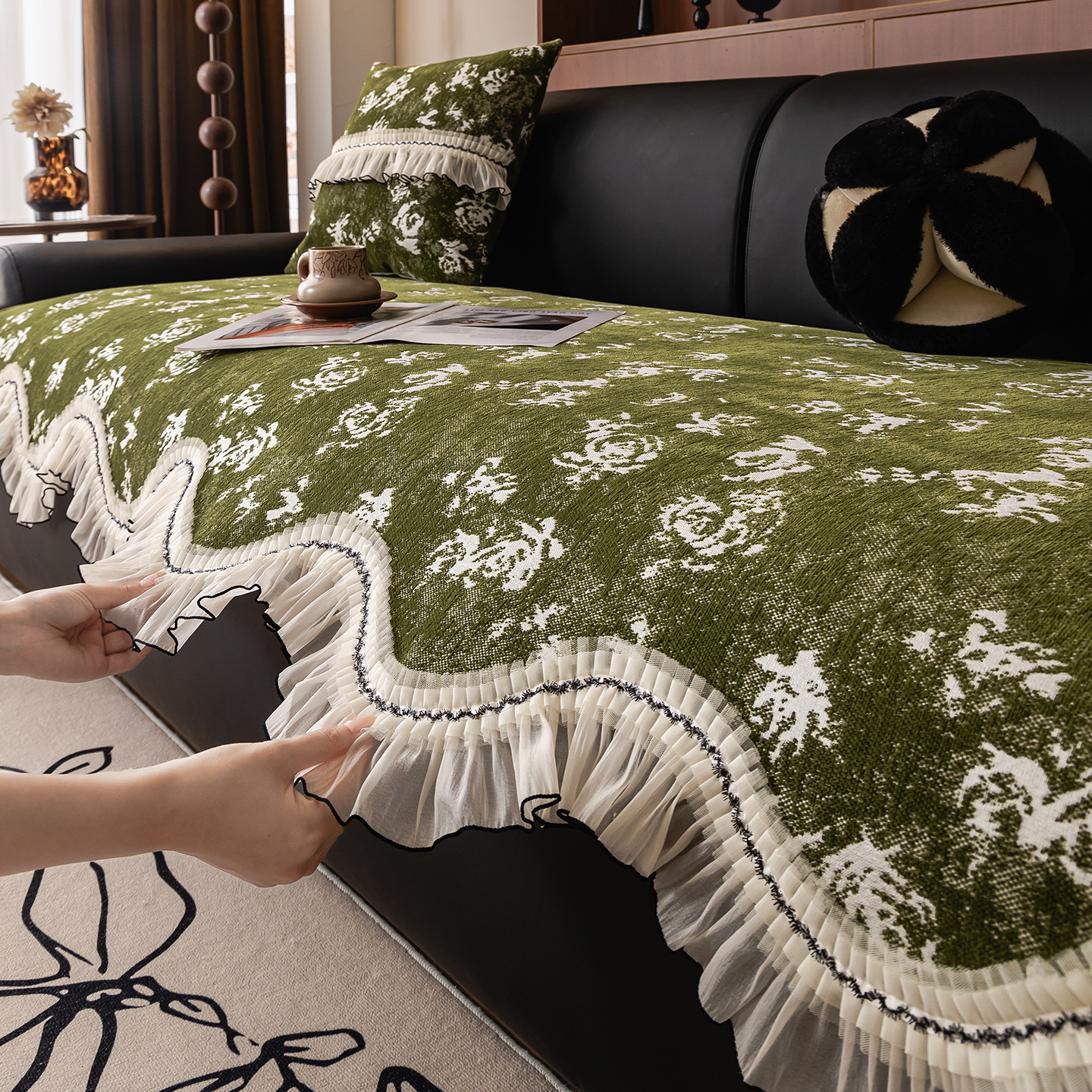 2025新款轻奢异形沙发垫法式高级感直排套罩固定防滑裙边款盖布