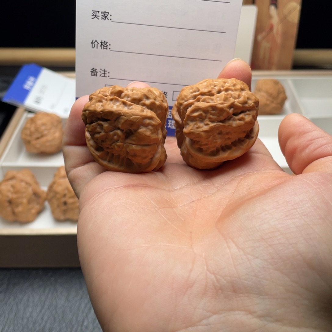 卡***丶吊坠桃核s073111111