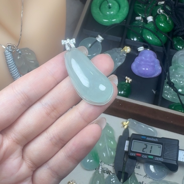 翡翠未镶嵌颈饰11