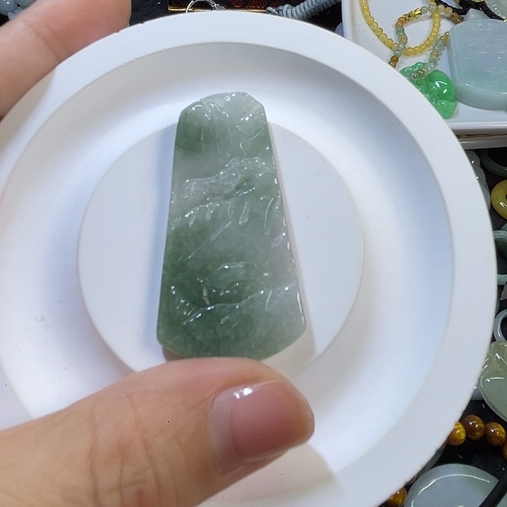 翡翠未镶嵌颈饰山水牌