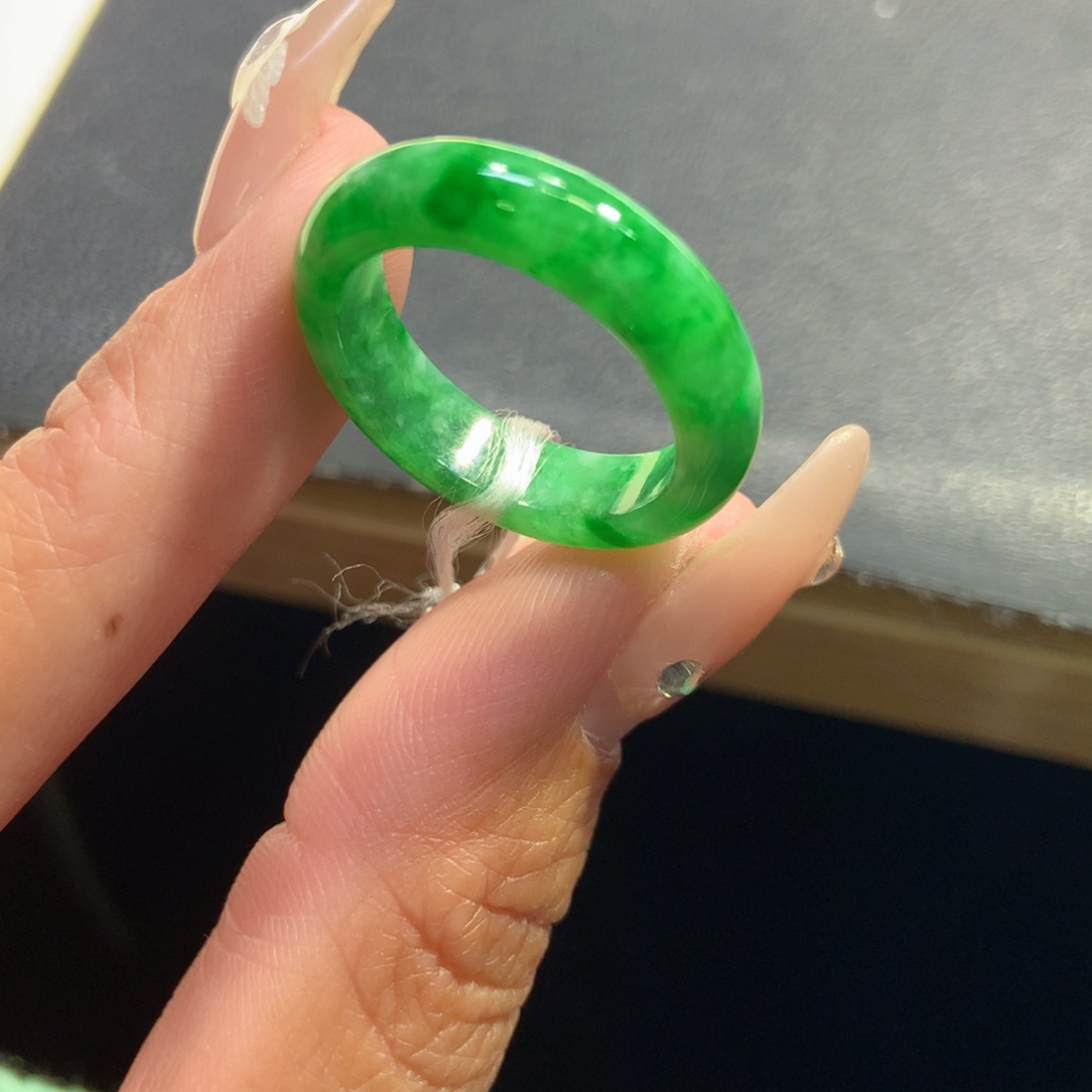 翡翠戒指未镶嵌翡翠