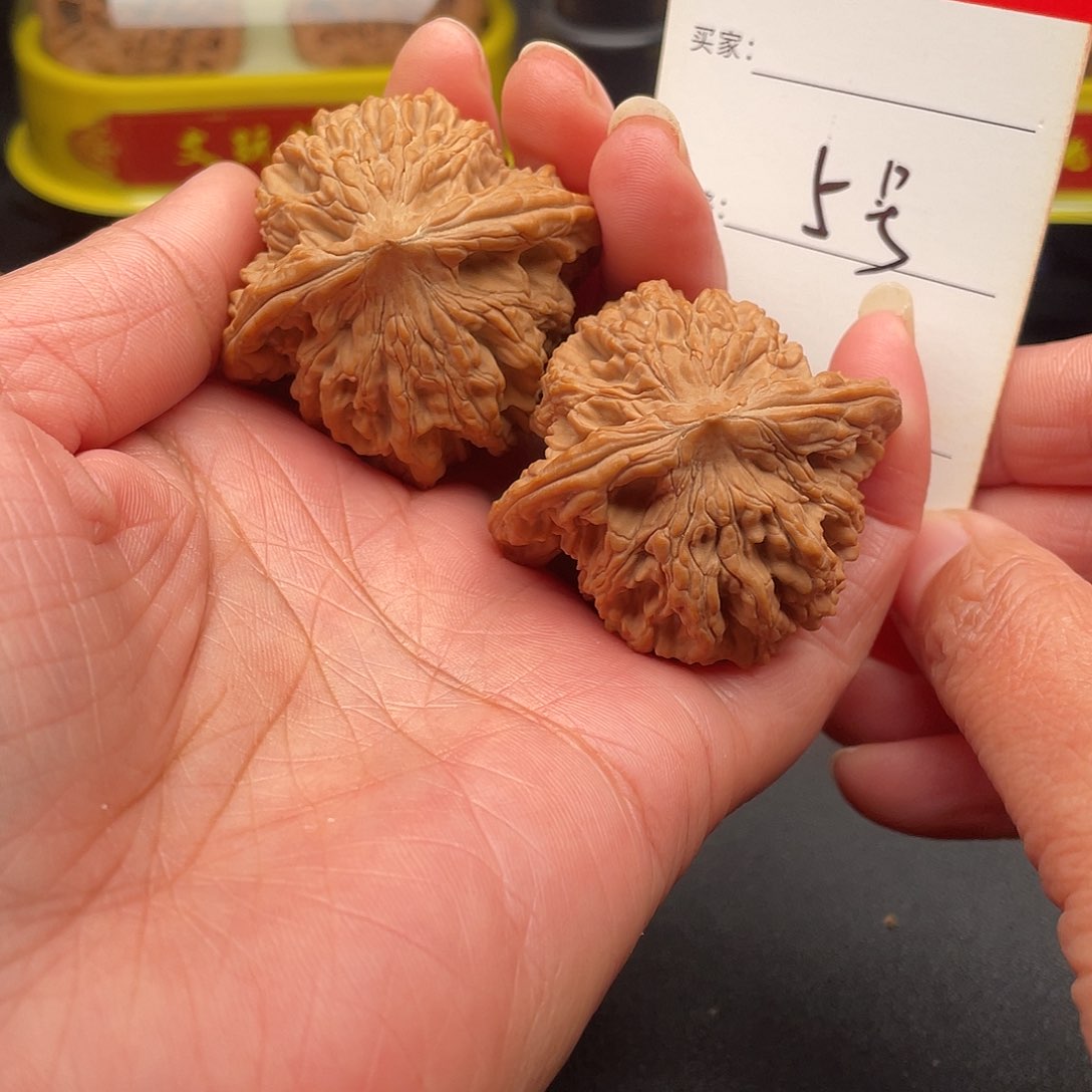 文玩核桃吊坠麦穗虎头47