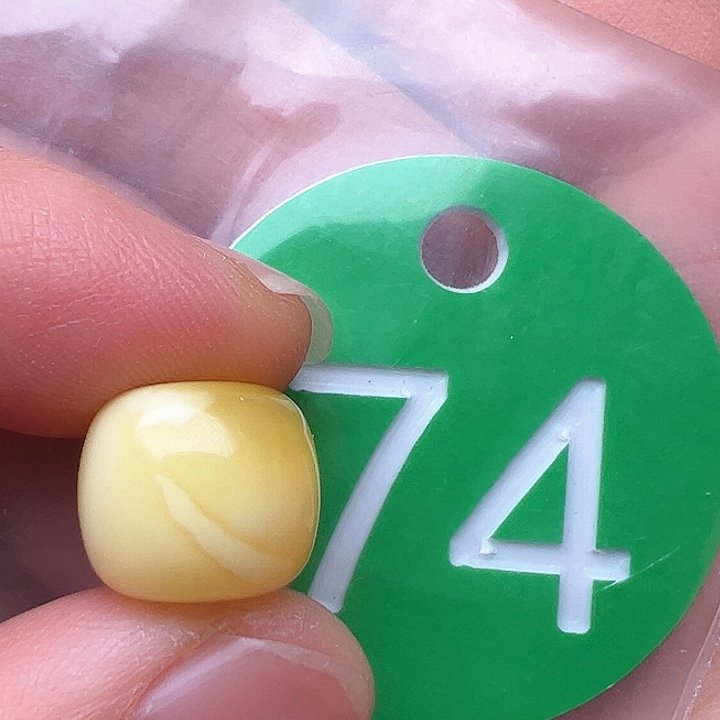 蜜蜡裸石未镶嵌小***股12/m m