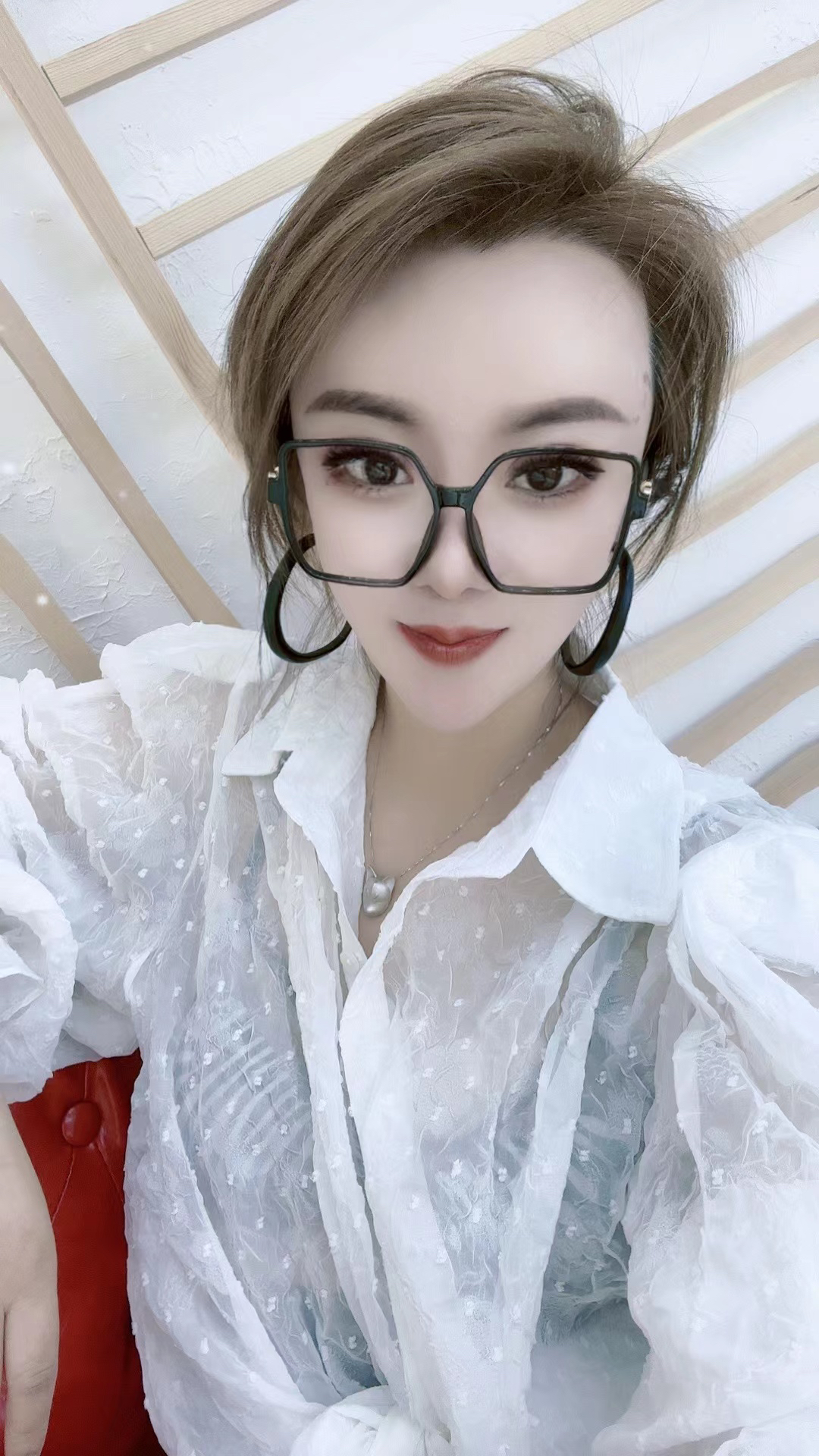 雪纺衫翻领纯色衬衫秋季韩版气质泡泡袖钩花宽松白色时尚碎花