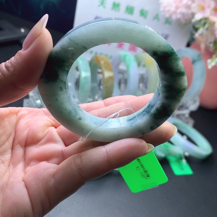 未镶嵌翡翠手镯定制翡翠