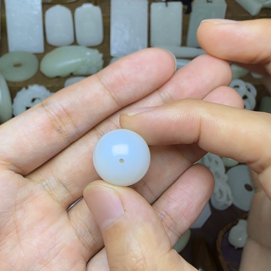 荷***贵和田玉未镶嵌摆件