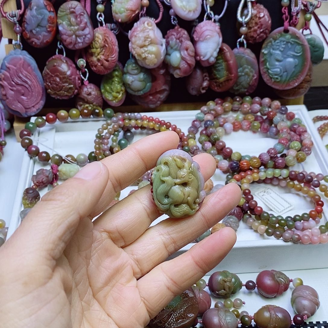 玛瑙/玉髓盐源玛瑙吊坠未镶嵌