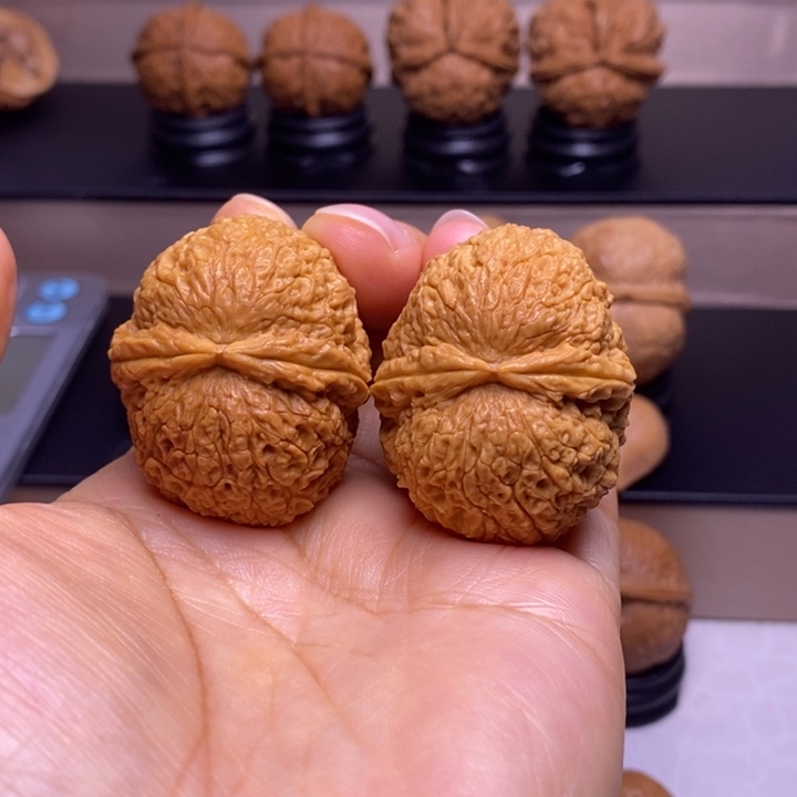 文玩核桃把件麒麟元宝49