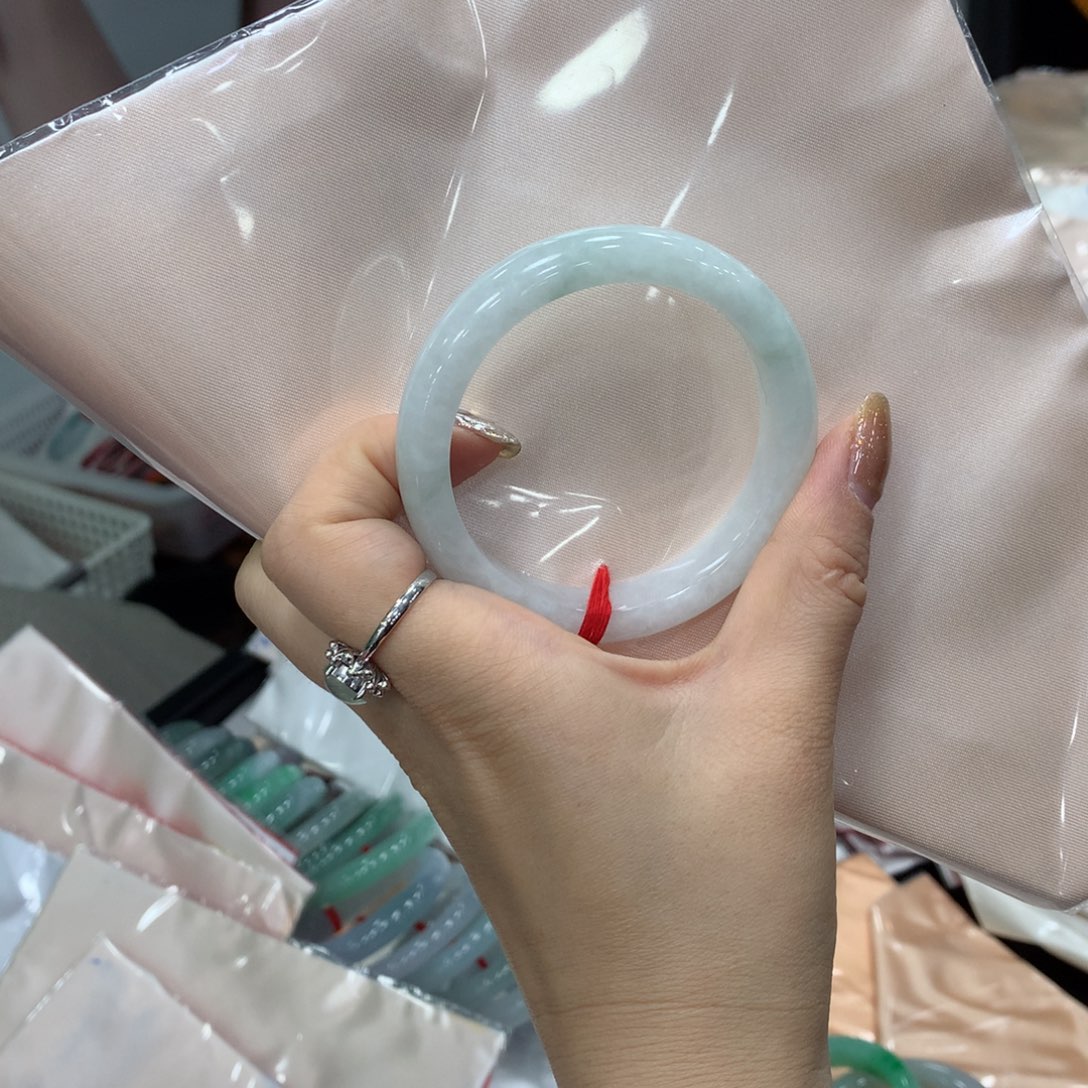 翡翠手镯未镶嵌希***方买断
