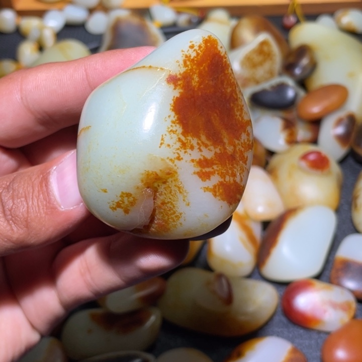 和田玉颈饰未镶嵌122.3克原籽无修