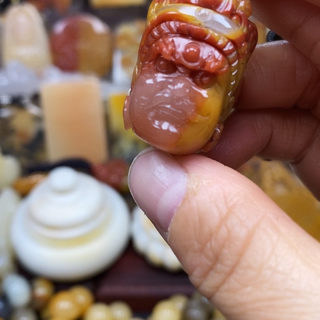 石英质玉（黄龙玉）颈饰未镶嵌