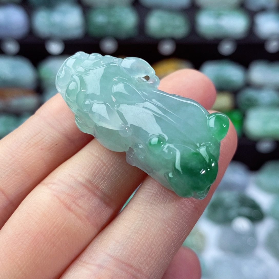 翡翠颈饰未镶嵌天然