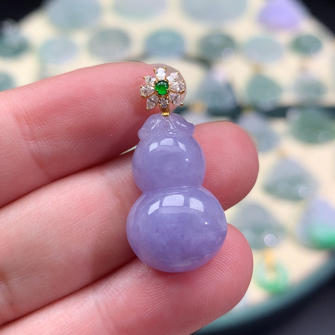 翡翠18K金镶嵌颈饰葫芦