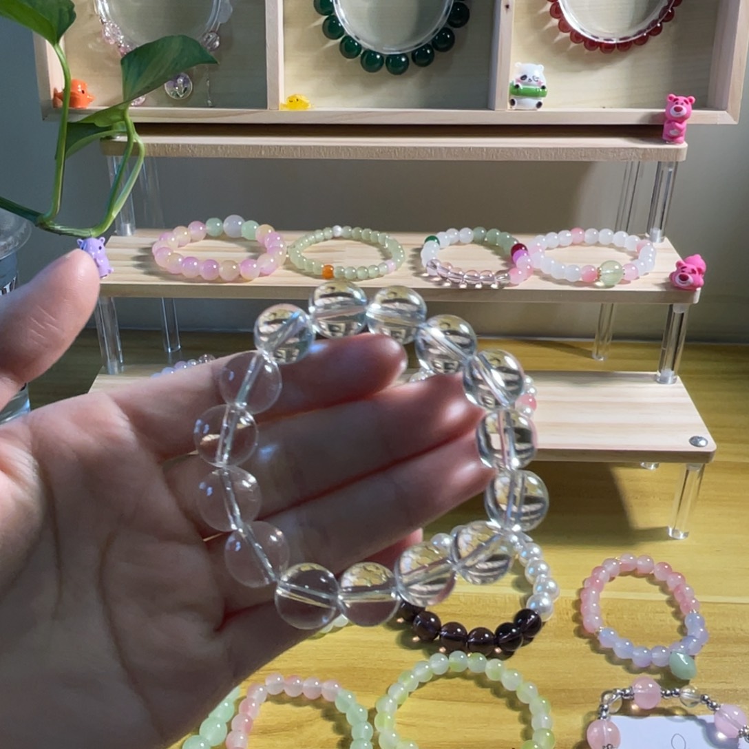 仿水晶白色手串透透的