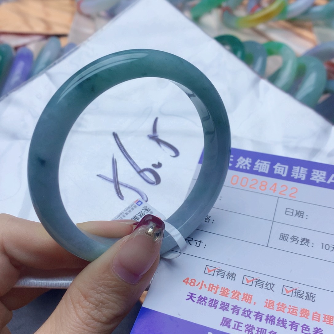 翡翠手镯未镶嵌翡翠手镯