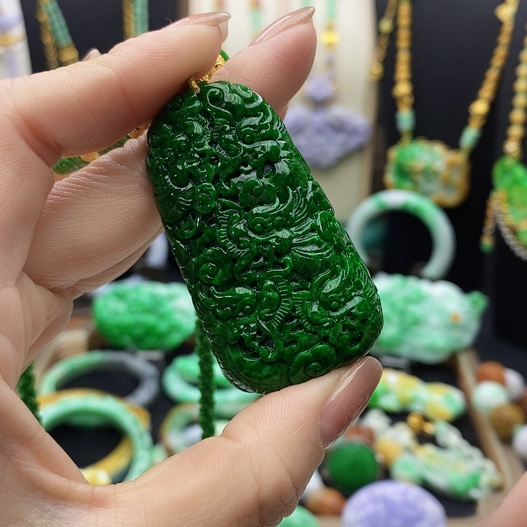 翡翠颈饰未镶嵌天然