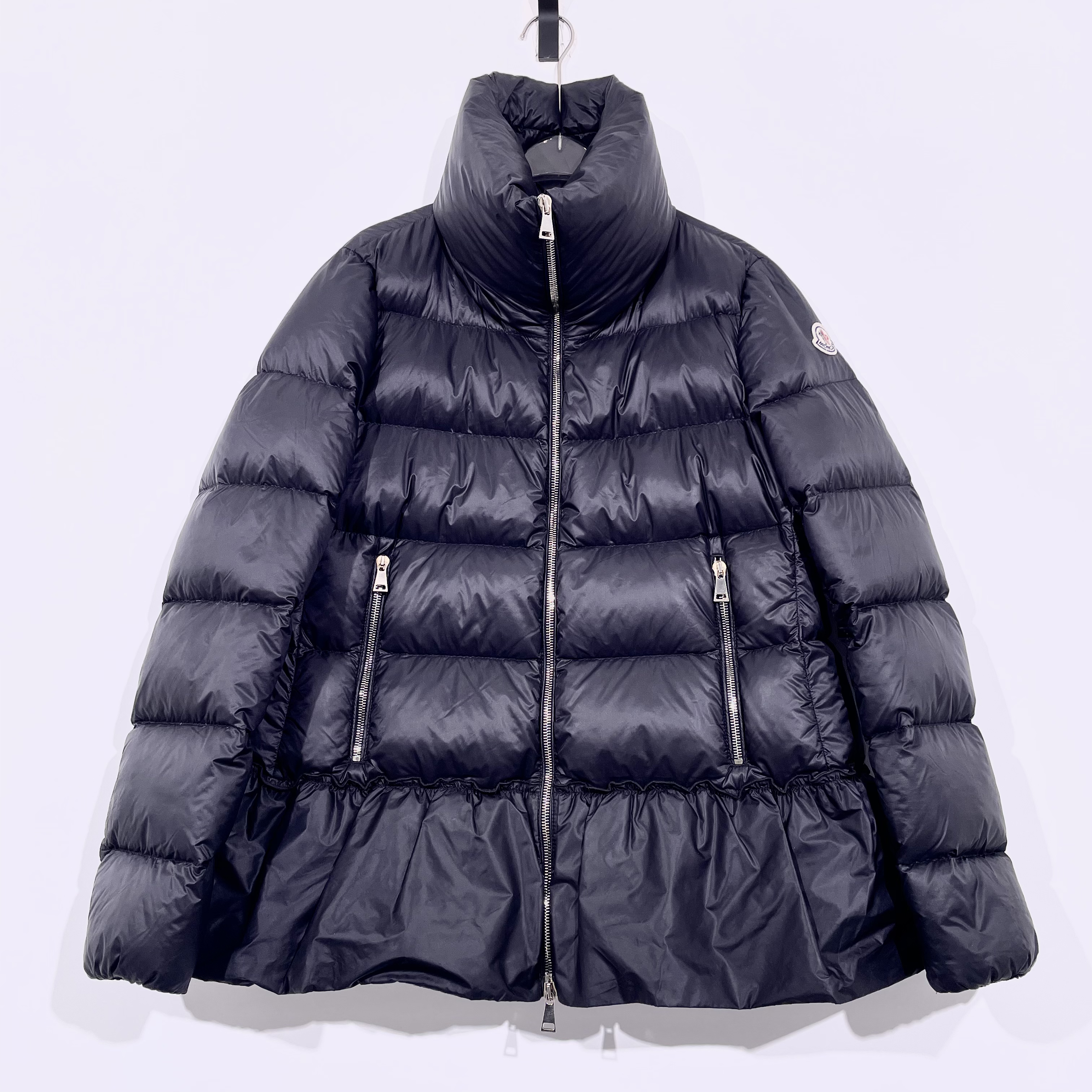 99新 MONCLER 蒙口荷叶边设计羽绒服/2码/A00395