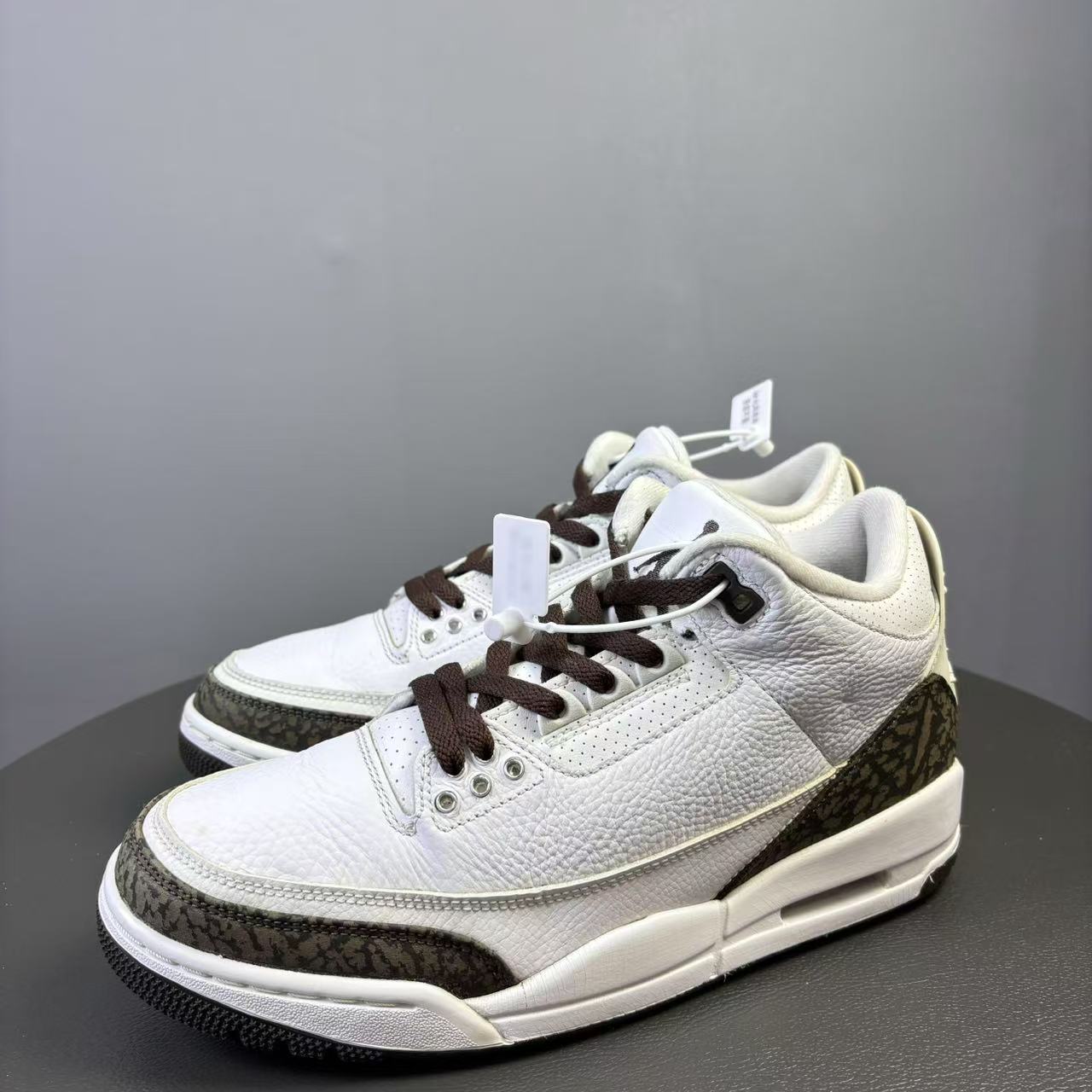 95新 maje 42码 AJ3摩卡 白棕色球鞋 非原盒
