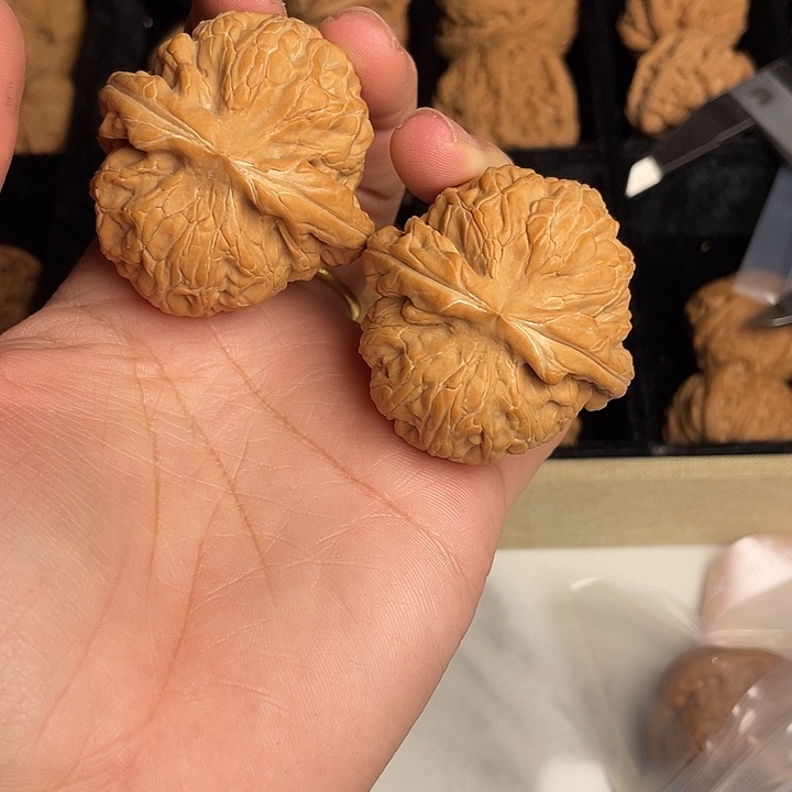 文玩核桃吊坠文玩核桃红锦鲤全品