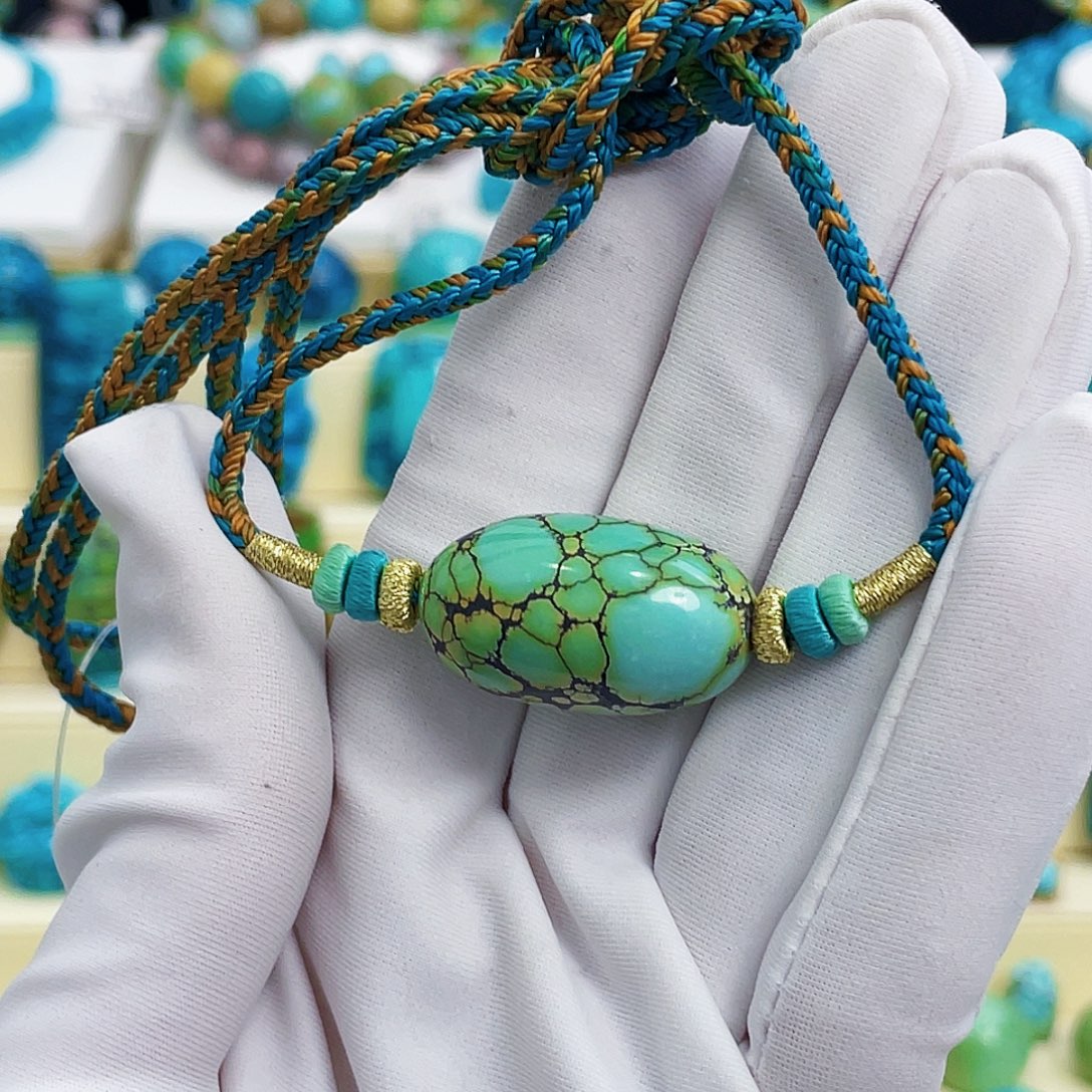 绿松石未镶嵌颈饰