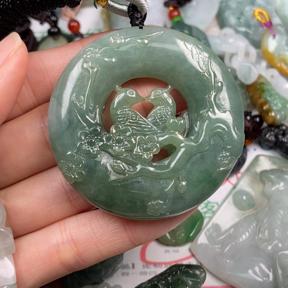 都***堰翡翠未镶嵌颈饰翡翠