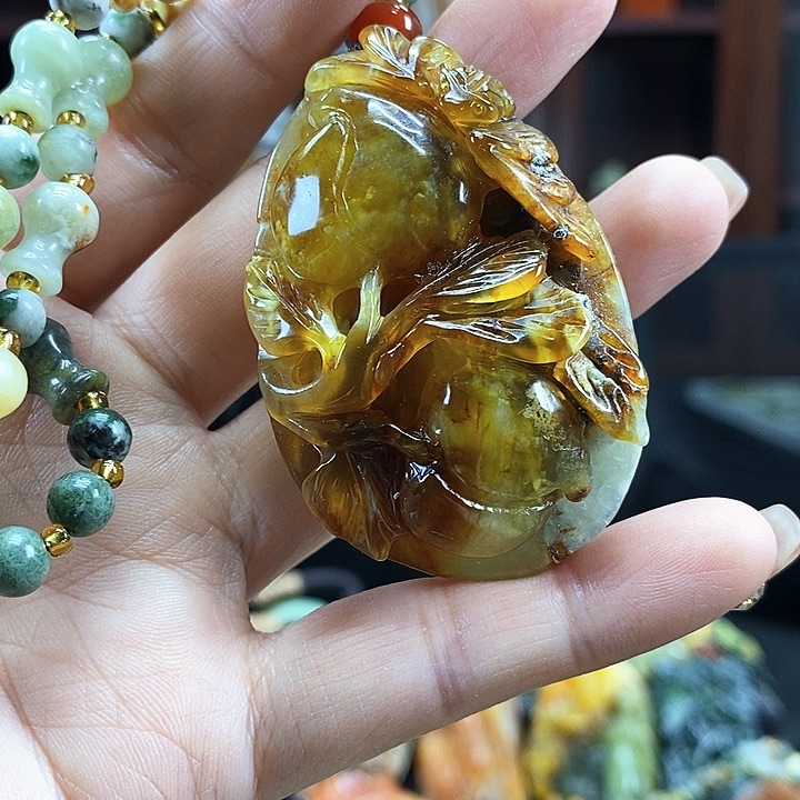 蛇纹石玉吊坠未镶嵌