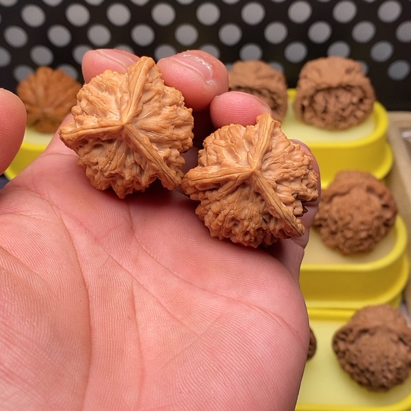 【闪购商品】文玩核桃吊坠盘山三棱