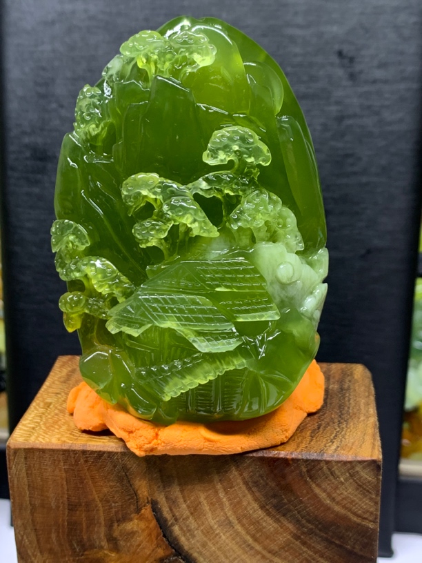 山水。采用天然岫玉精心雕刻而成