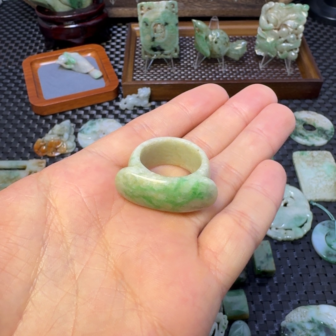 翡翠颈饰未镶嵌老*童翡翠颈饰未镶嵌..