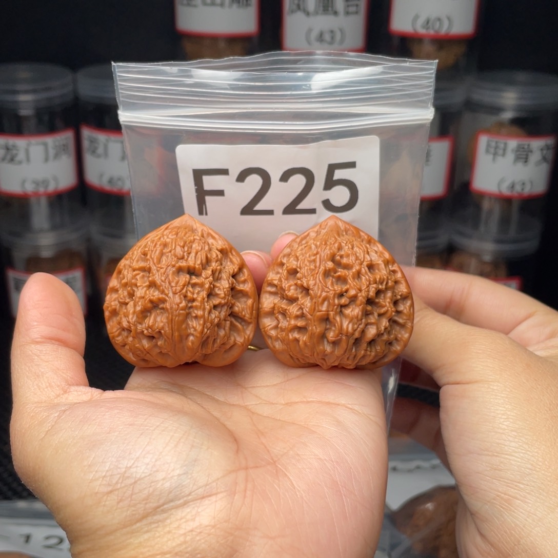 文玩核桃把件42水龙纹