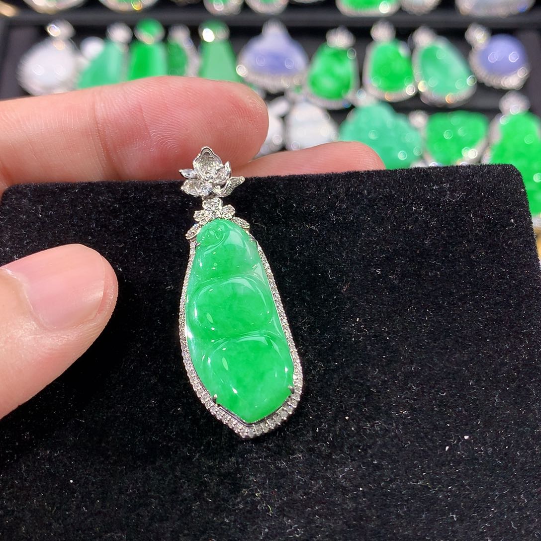 翡翠18K金镶嵌颈饰