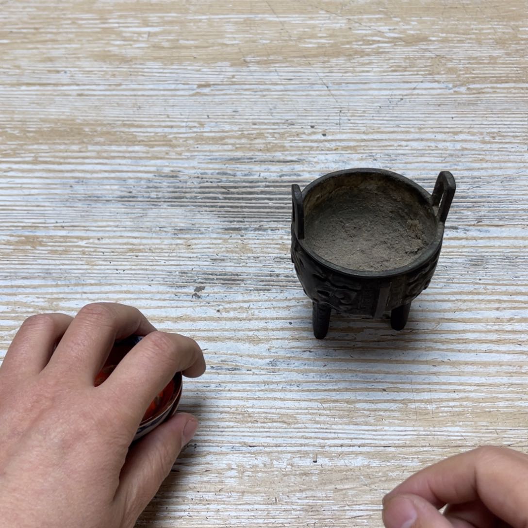 瓷片鼓*密密麻麻地排列着一个