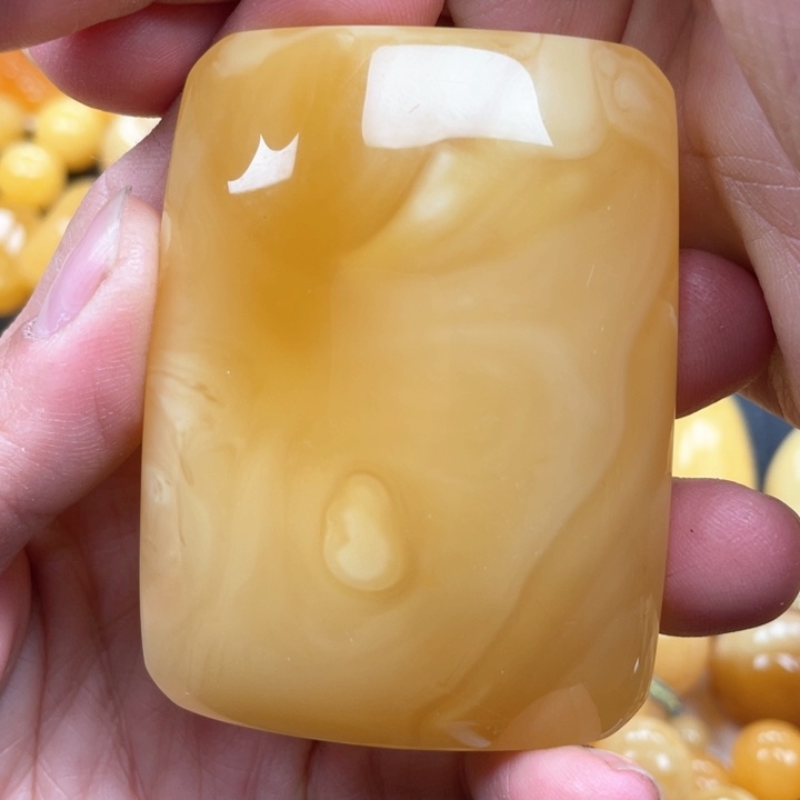 蜜蜡裸石未镶嵌蜜蜡无事牌重64.9克