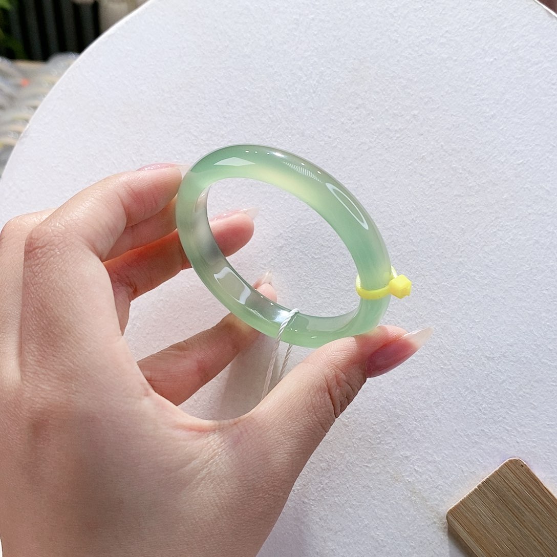 手镯玛瑙/玉髓未镶嵌50