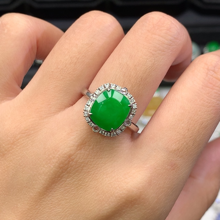 翡翠吊坠(不含链)18K金镶嵌