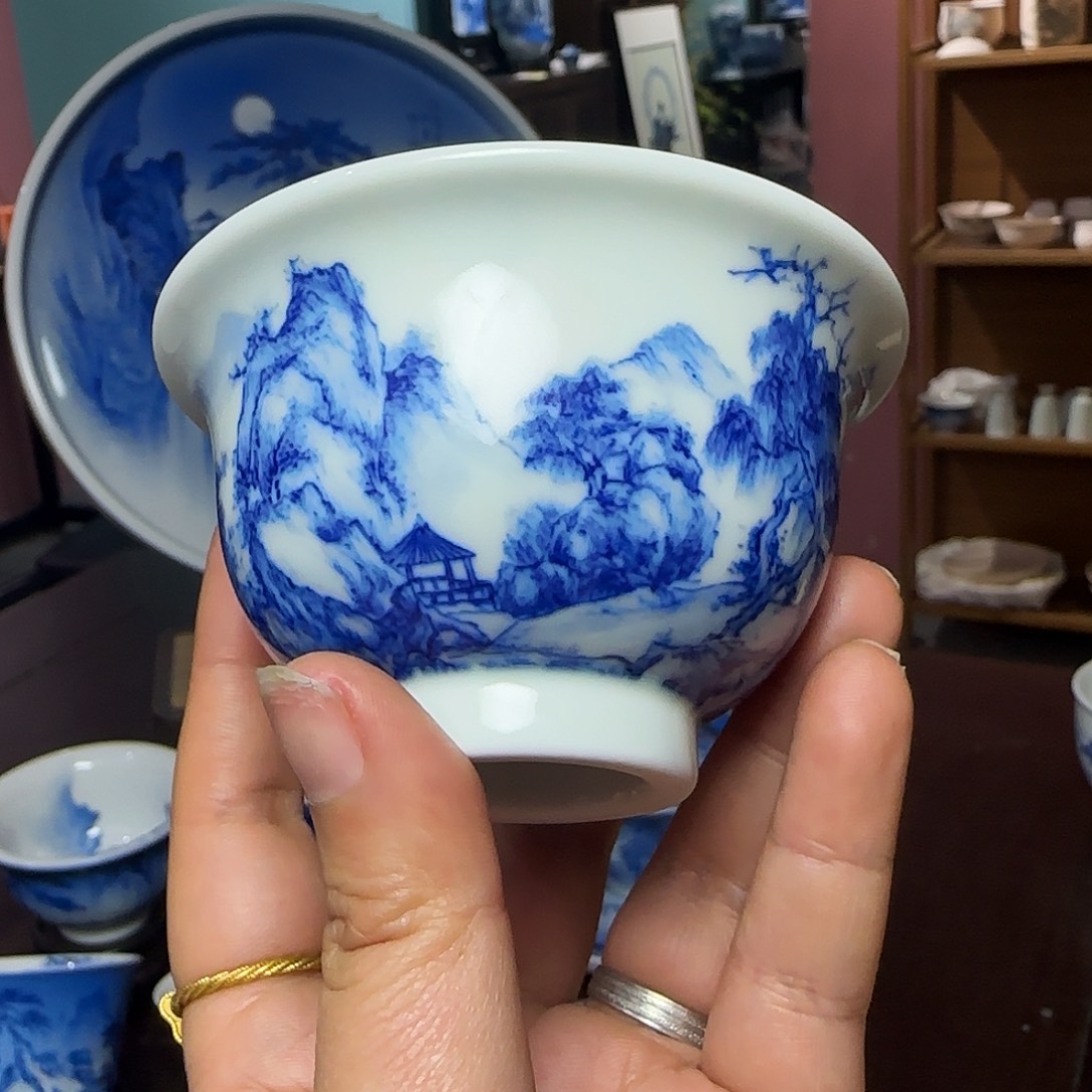 瓷片青**灿青花山水主人杯
