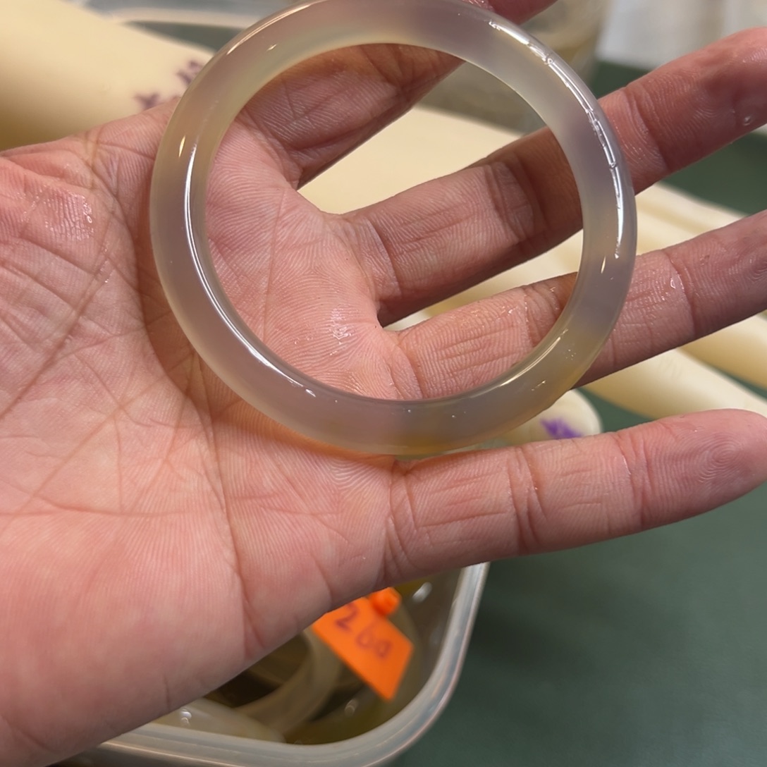 玛瑙/玉髓手镯未镶嵌洁***?