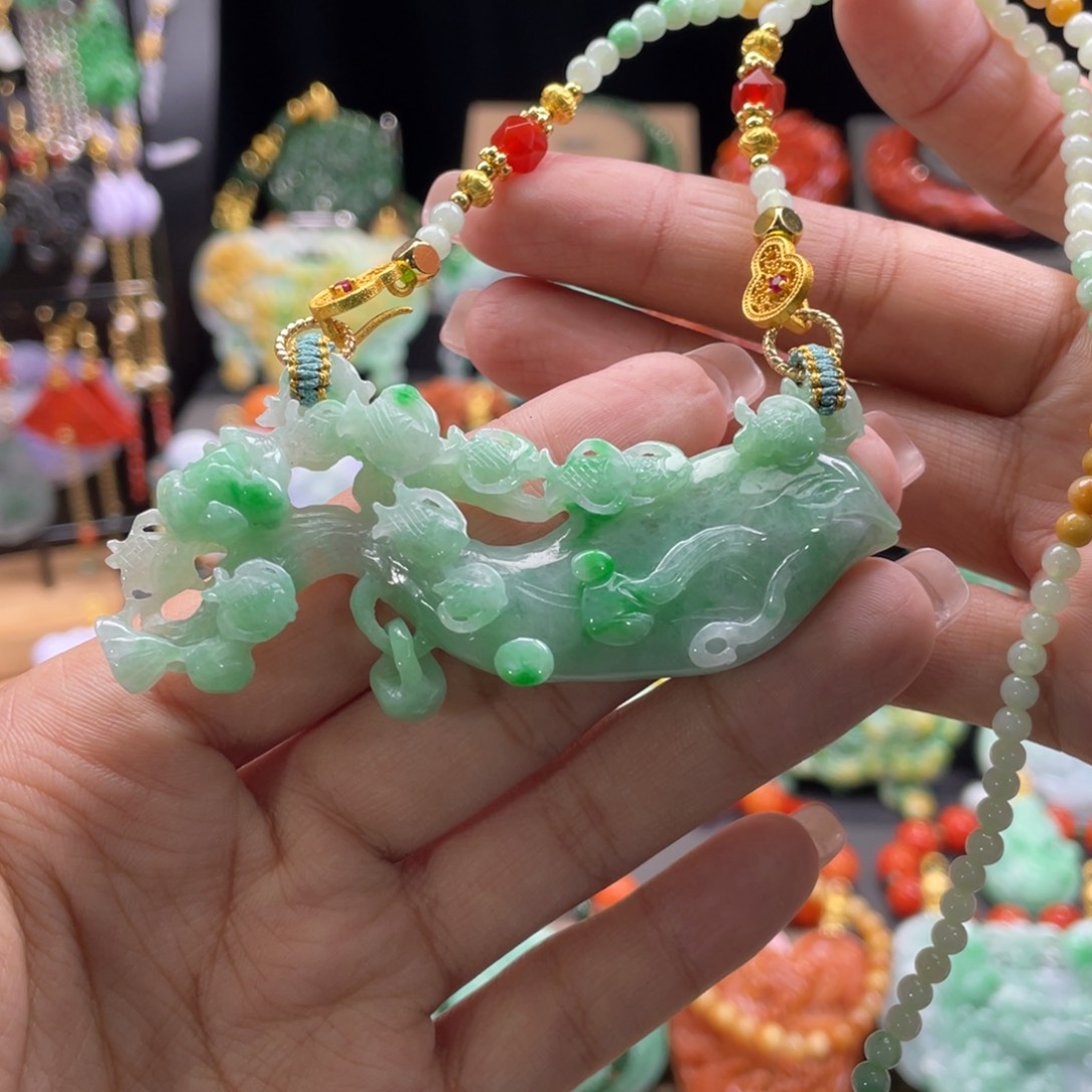 翡翠颈饰未镶嵌代编织