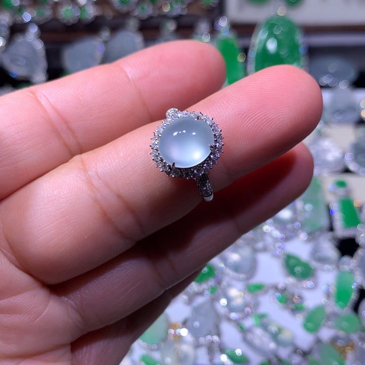 翡翠戒指18K金镶嵌