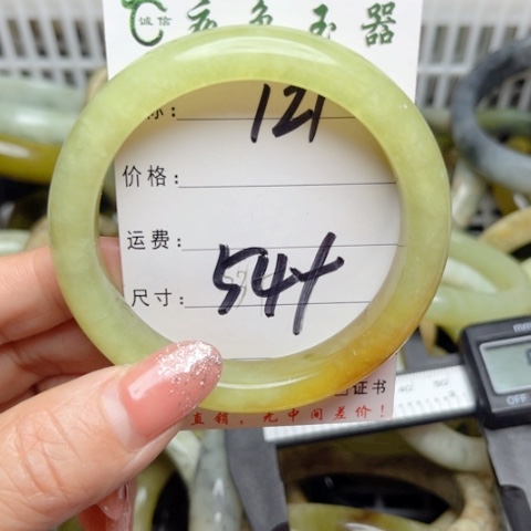 岫岩老玉（透闪石质玉）手镯未镶嵌