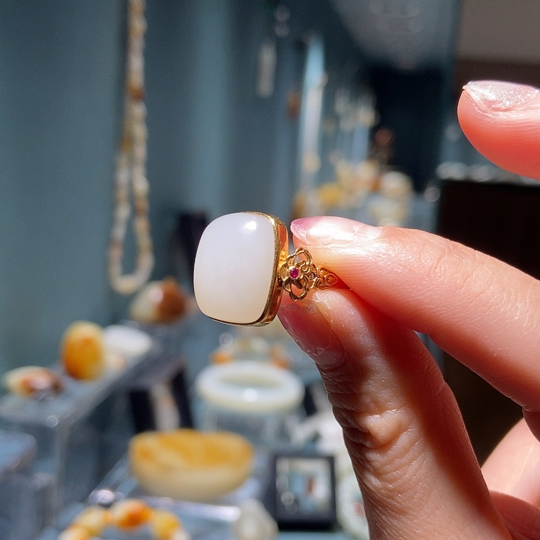 和田玉白玉戒指6.1g未镶嵌S****g