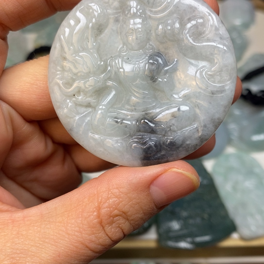 翡翠颈饰未镶嵌玉龙观音