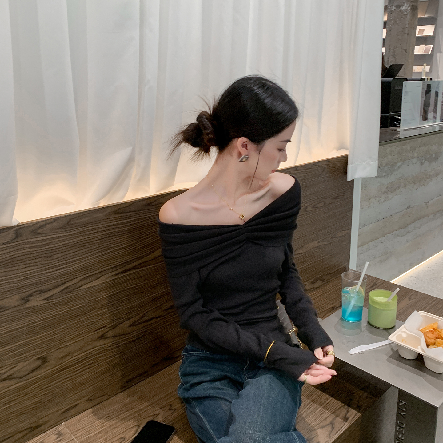缤菓binguo 抽褶设计黑色一字领长袖上衣女2025秋新款修身针织衫