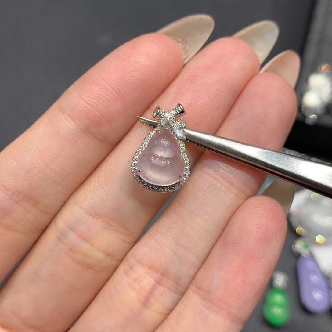 翡翠18K金镶嵌吊坠(赠链)白冰葫芦