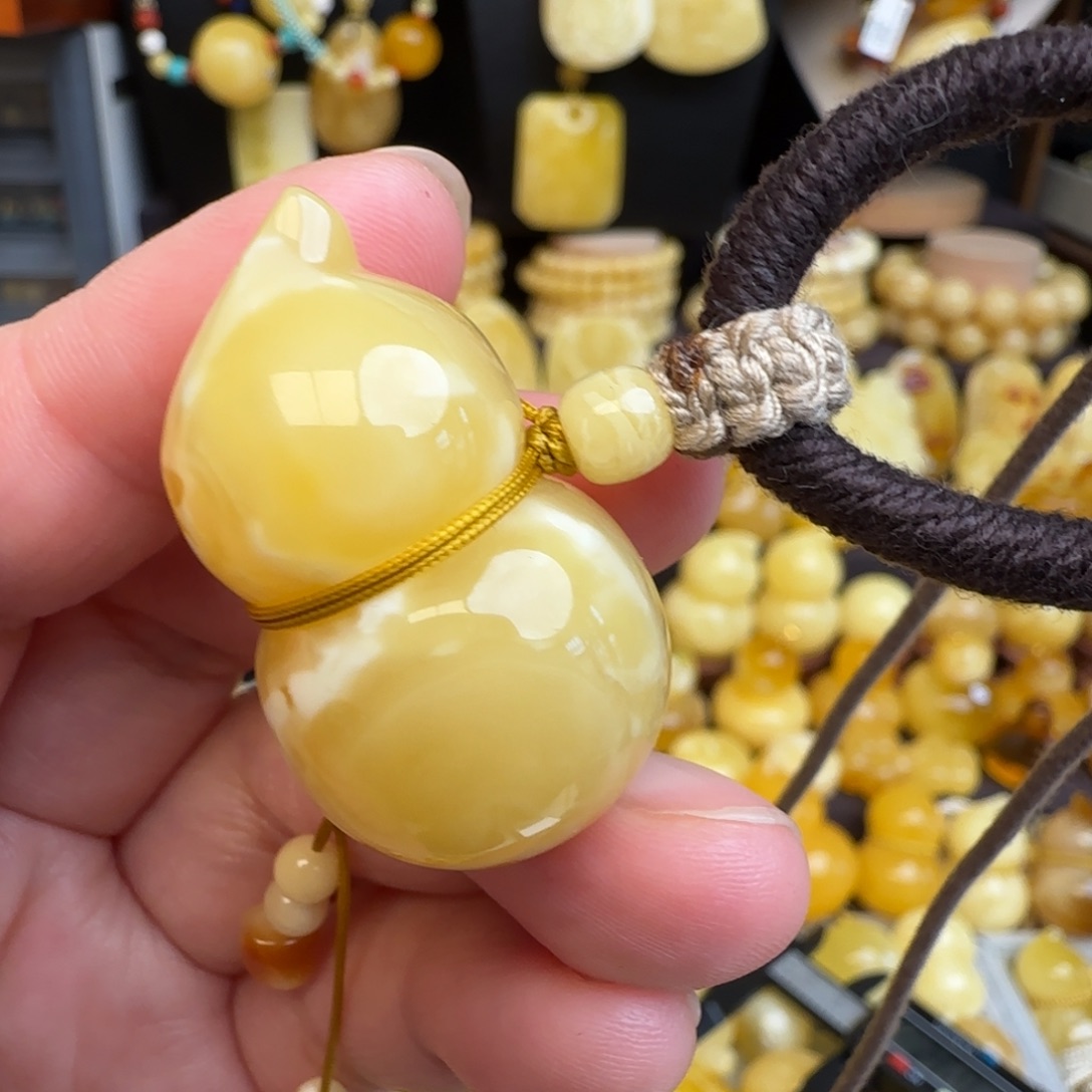 琥珀未镶嵌套链天然俄料浓白妖花蜜蜡葫芦吊坠