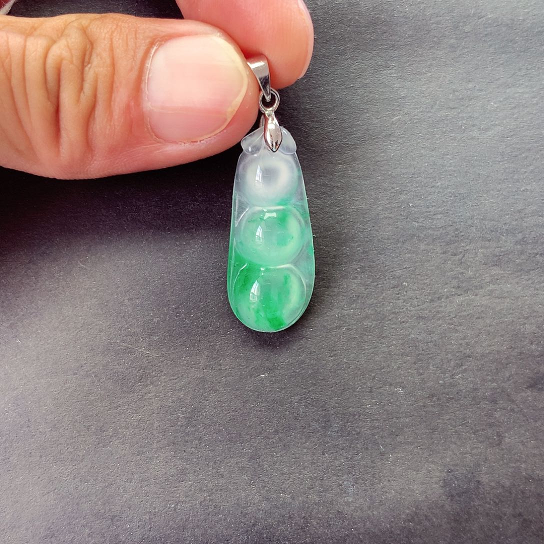 石英质玉未镶嵌颈饰