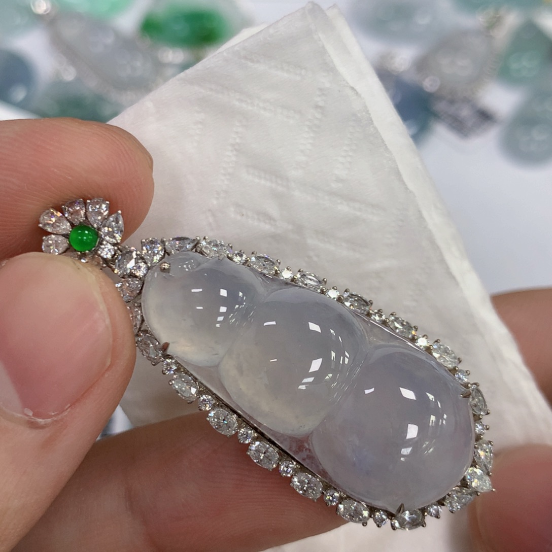 颈饰18K金镶嵌翡翠