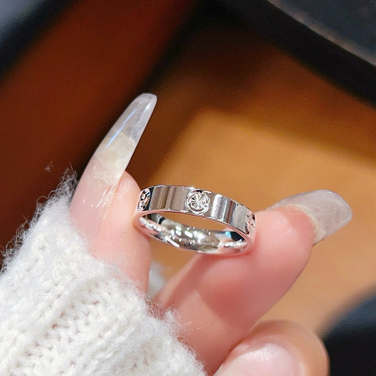 足银银制品 足银光面米字闭口戒指  南希 12-21码