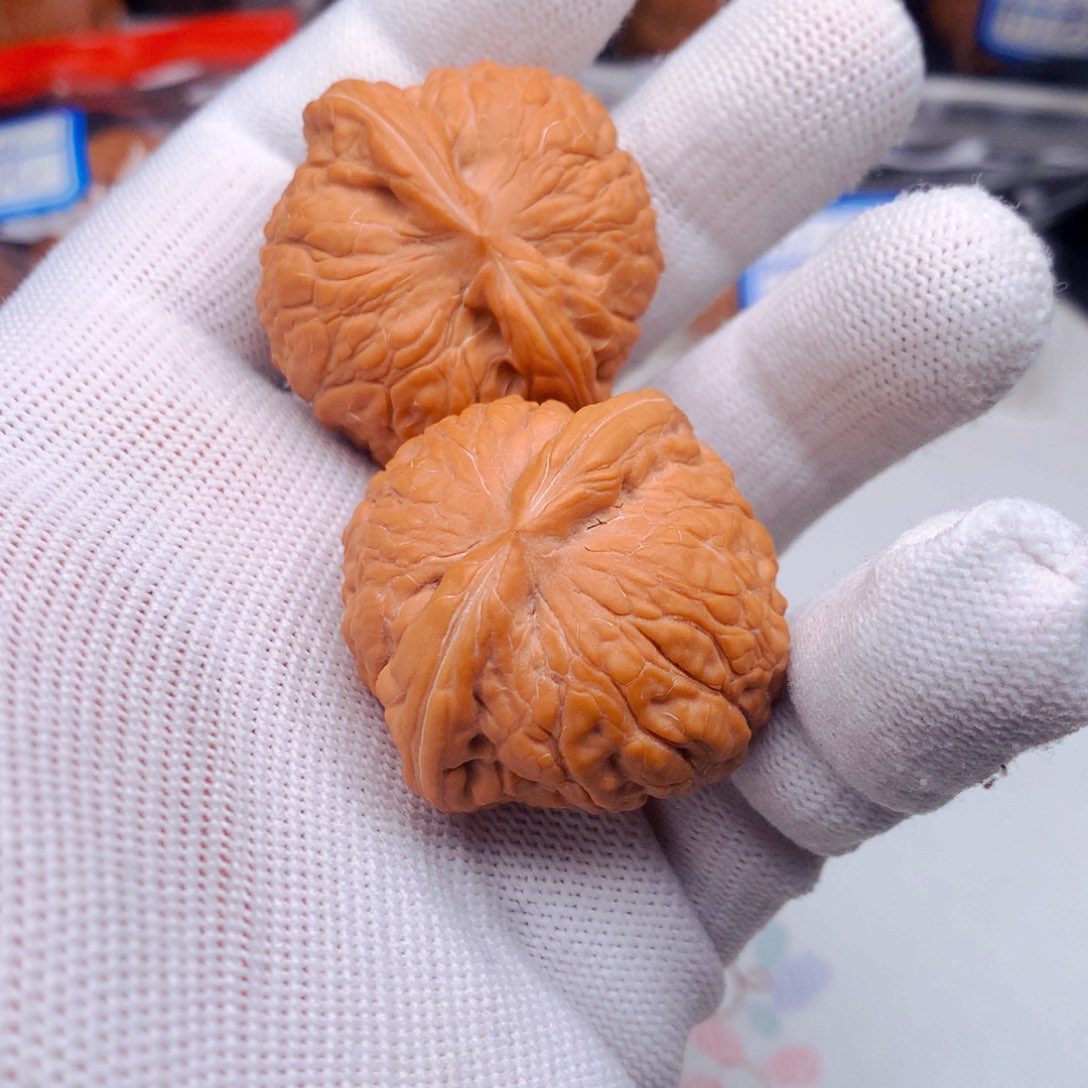 文玩核桃吊坠赵**。乾隆磨